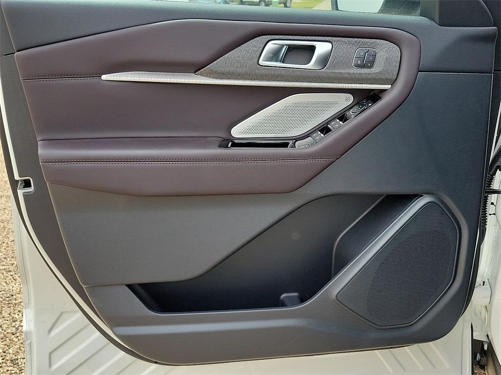 new 2025 Ford Explorer car, priced at $50,908