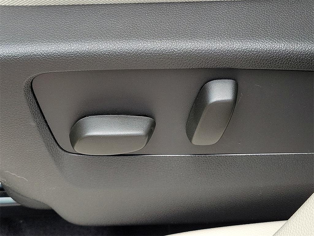 used 2023 Buick Envision car, priced at $33,001