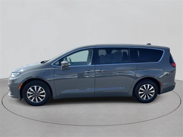 used 2022 Chrysler Pacifica Hybrid car, priced at $30,998
