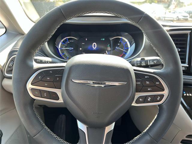 used 2022 Chrysler Pacifica Hybrid car, priced at $30,998