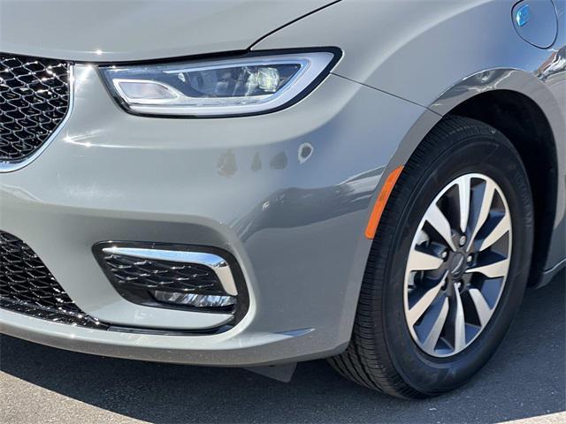 used 2022 Chrysler Pacifica Hybrid car, priced at $30,998