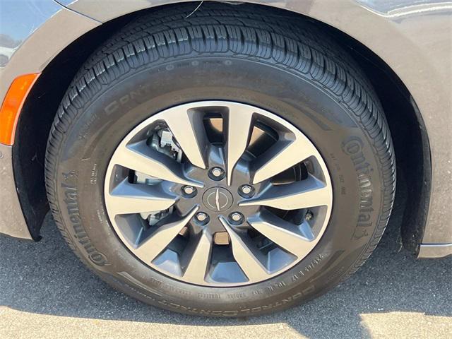 used 2022 Chrysler Pacifica Hybrid car, priced at $32,990