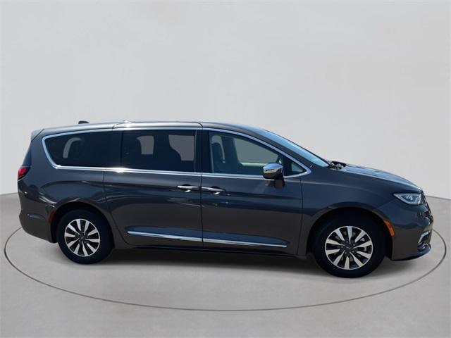 used 2022 Chrysler Pacifica Hybrid car, priced at $32,990