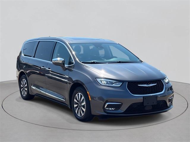 used 2022 Chrysler Pacifica Hybrid car, priced at $32,990