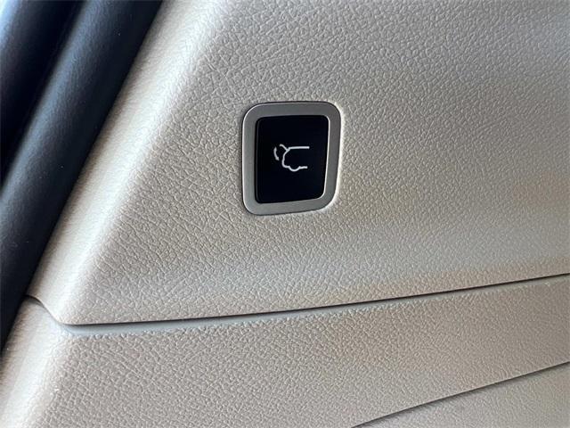 used 2022 Chrysler Pacifica Hybrid car, priced at $32,990