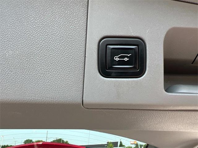 used 2022 Cadillac XT5 car, priced at $31,889