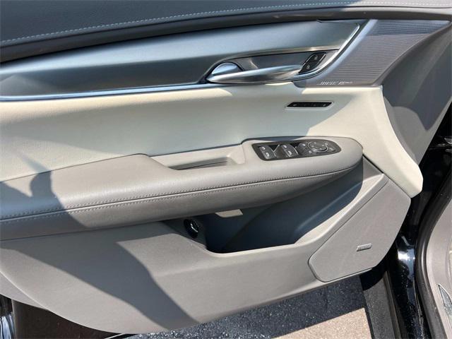used 2022 Cadillac XT5 car, priced at $31,889