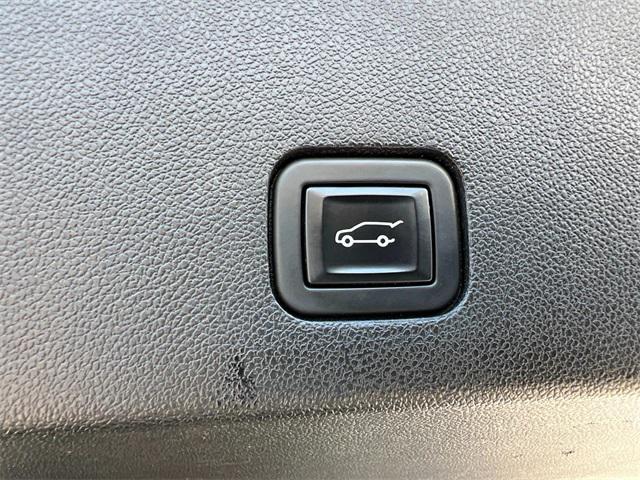 used 2022 Cadillac XT6 car, priced at $35,898