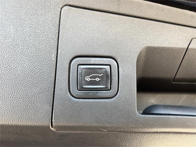 used 2023 Cadillac XT5 car, priced at $34,998