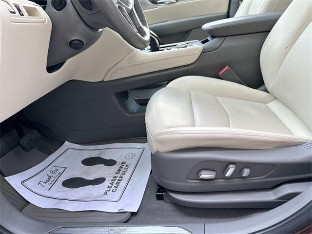 used 2022 Cadillac XT5 car, priced at $33,889