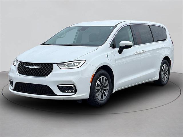 used 2023 Chrysler Pacifica Hybrid car, priced at $31,990