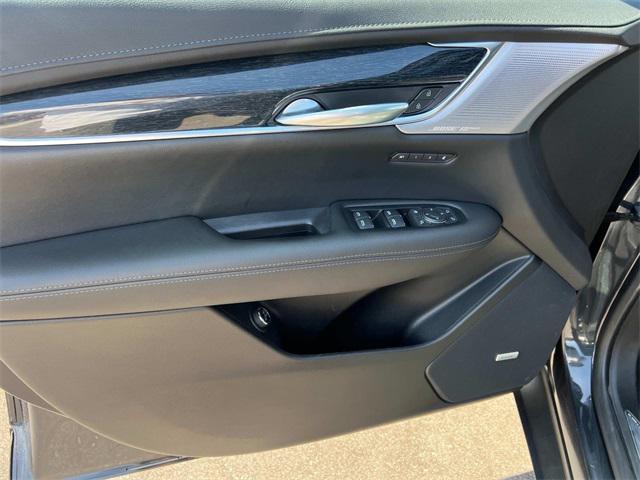 used 2023 Cadillac XT5 car, priced at $32,998