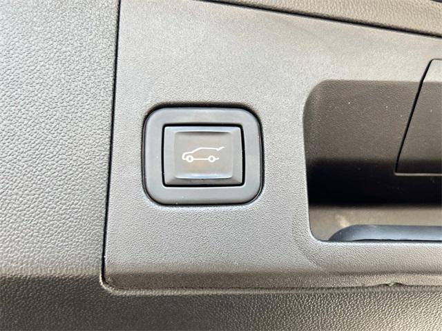 used 2023 Cadillac XT5 car, priced at $28,890