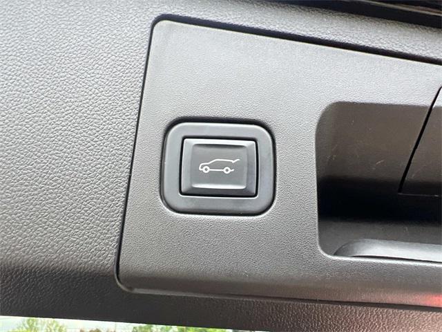 used 2023 Cadillac XT4 car, priced at $33,990