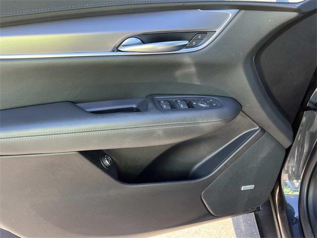 used 2023 Cadillac XT5 car, priced at $27,889