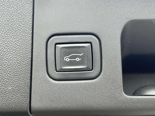 used 2023 Cadillac XT5 car, priced at $27,997