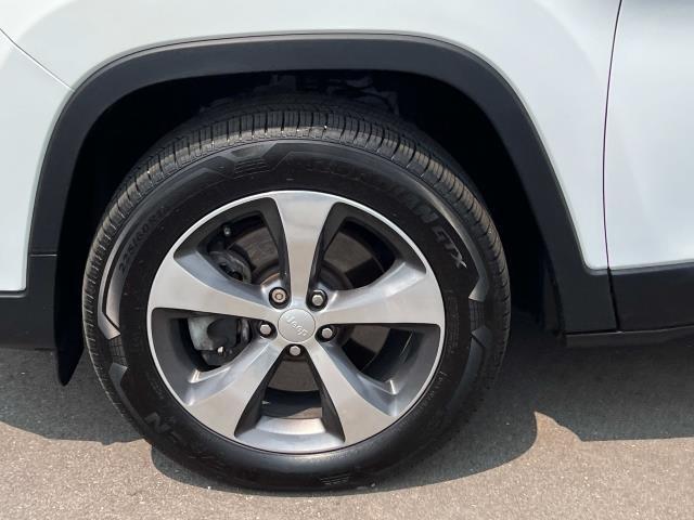 used 2020 Jeep Cherokee car, priced at $21,885