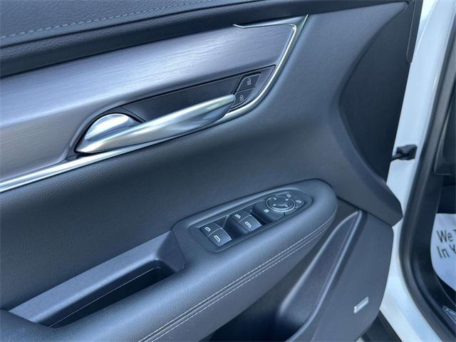 used 2023 Cadillac XT5 car, priced at $31,990