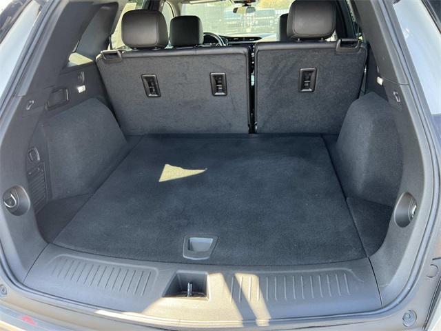 used 2023 Cadillac XT5 car, priced at $29,886