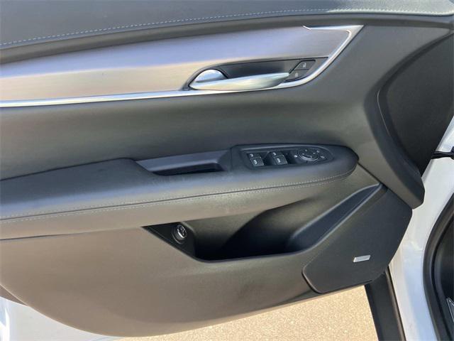 used 2023 Cadillac XT5 car, priced at $29,886