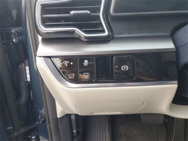 new 2025 Kia Sportage Hybrid car, priced at $32,028