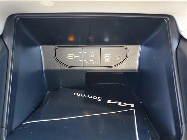 new 2025 Kia Sorento car, priced at $33,534