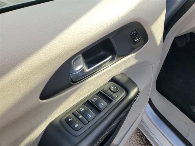 used 2022 Chrysler Pacifica Hybrid car, priced at $24,980