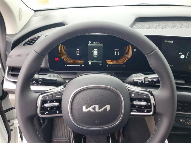 new 2025 Kia Carnival car, priced at $36,076