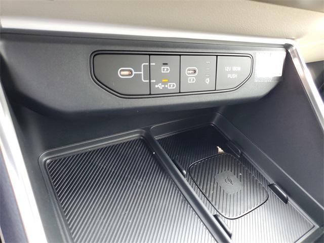 new 2025 Kia Carnival car, priced at $39,011