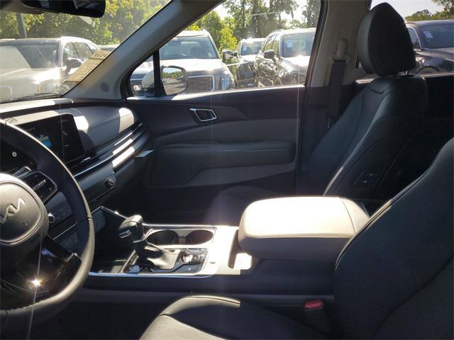 new 2025 Kia Carnival car, priced at $40,270