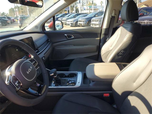 new 2025 Kia Carnival car, priced at $40,061