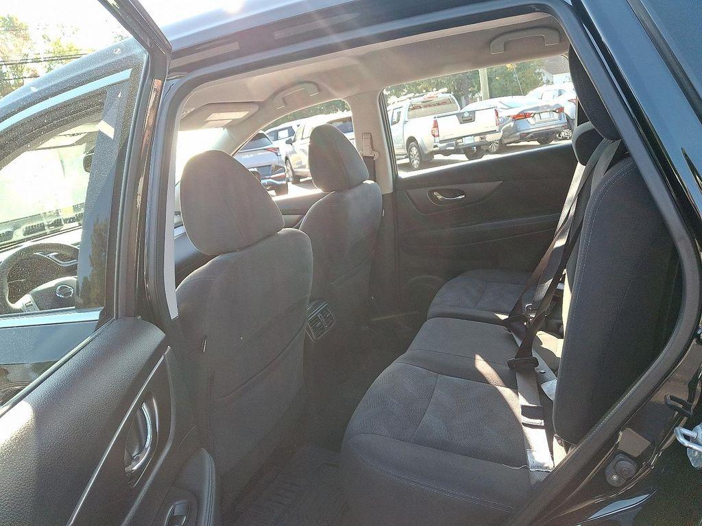 used 2016 Nissan Rogue car