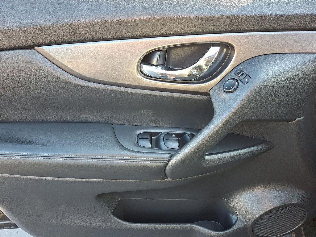 used 2016 Nissan Rogue car