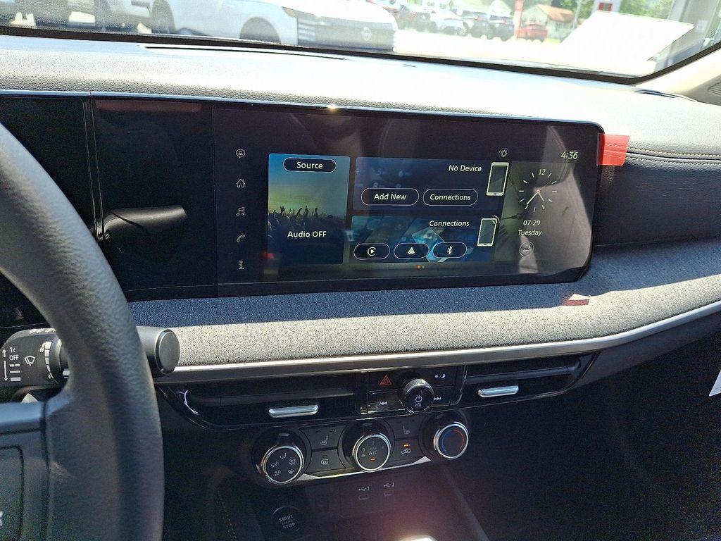 new 2025 Nissan Kicks car, priced at $29,025