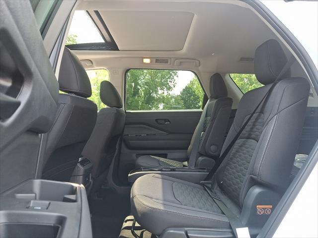 new 2025 Nissan Pathfinder car, priced at $46,315