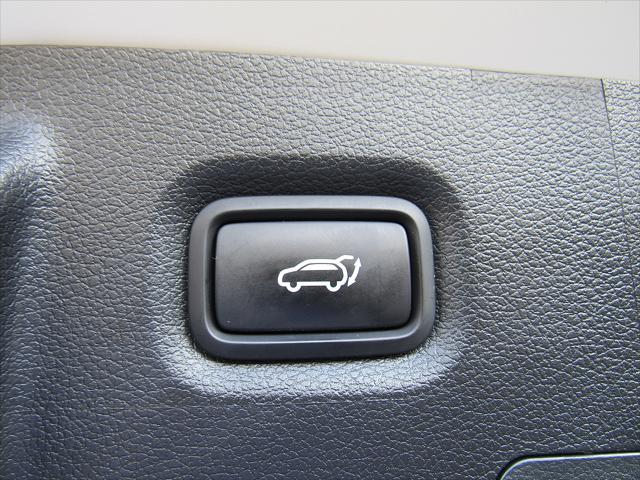 used 2022 Hyundai Santa Fe car, priced at $27,000