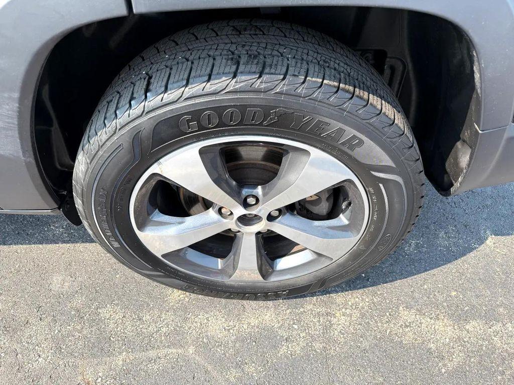 used 2019 Jeep Cherokee car, priced at $12,490