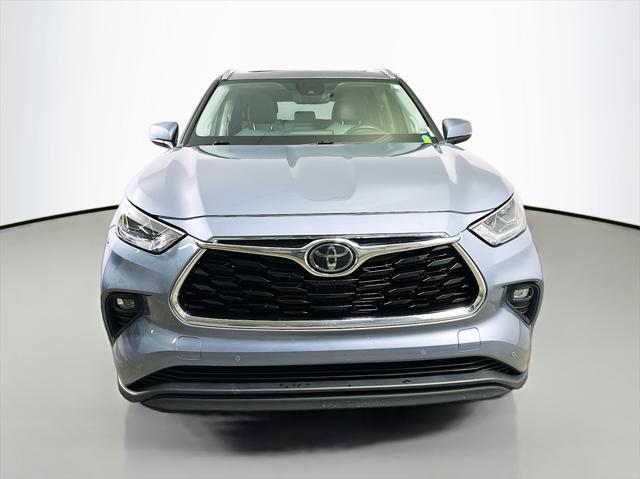 used 2020 Toyota Highlander car, priced at $32,999