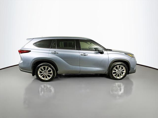 used 2020 Toyota Highlander car, priced at $32,999