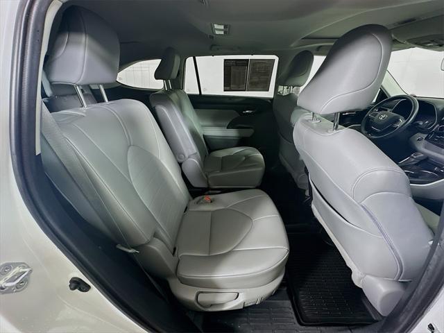 used 2021 Toyota Highlander car, priced at $27,500