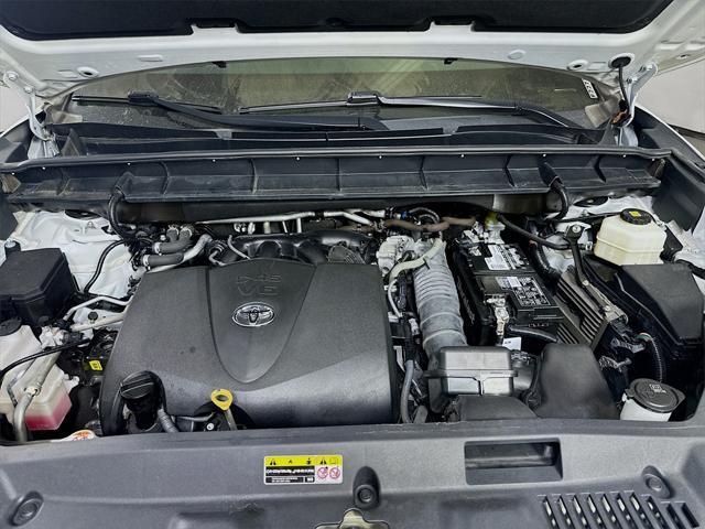 used 2021 Toyota Highlander car, priced at $27,500