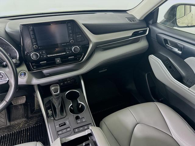 used 2021 Toyota Highlander car, priced at $27,500