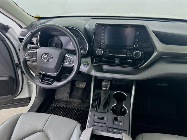 used 2021 Toyota Highlander car, priced at $27,500