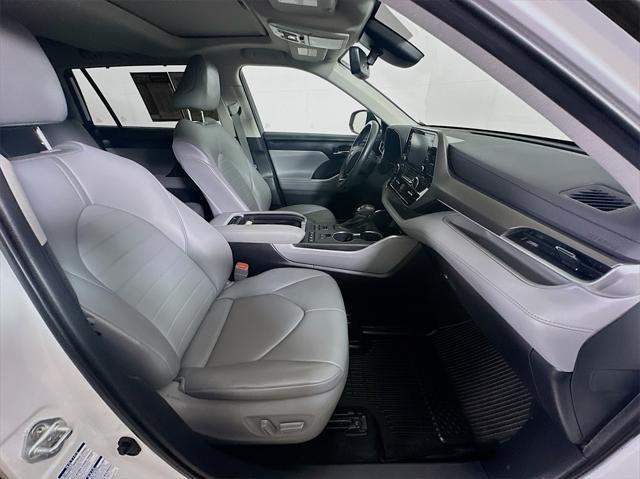 used 2021 Toyota Highlander car, priced at $27,999
