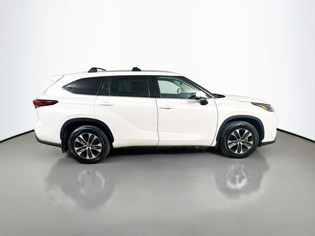 used 2021 Toyota Highlander car, priced at $27,500