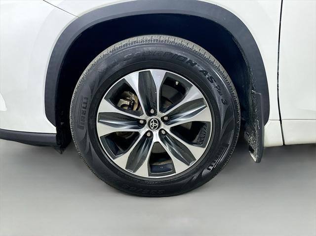 used 2021 Toyota Highlander car, priced at $27,999