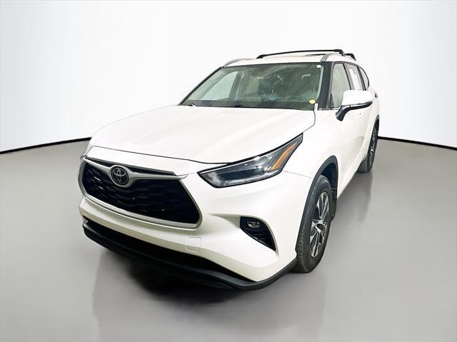 used 2021 Toyota Highlander car, priced at $27,999