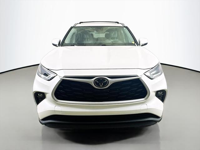 used 2021 Toyota Highlander car, priced at $27,500