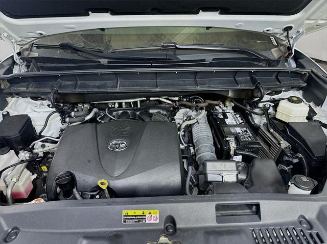 used 2021 Toyota Highlander car, priced at $27,999