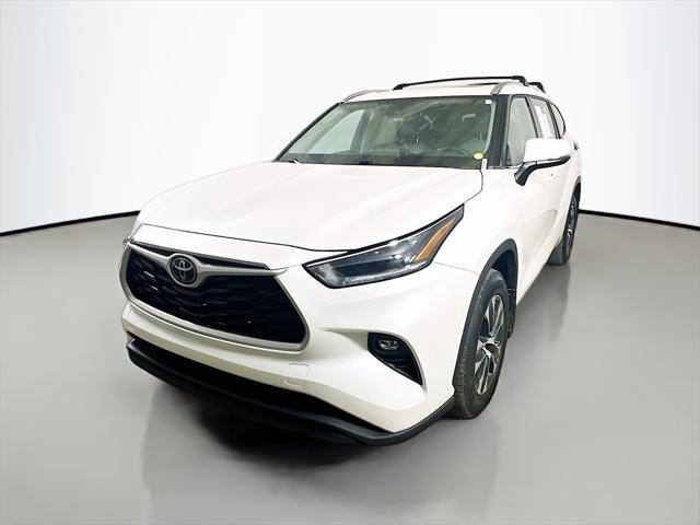 used 2021 Toyota Highlander car, priced at $27,500